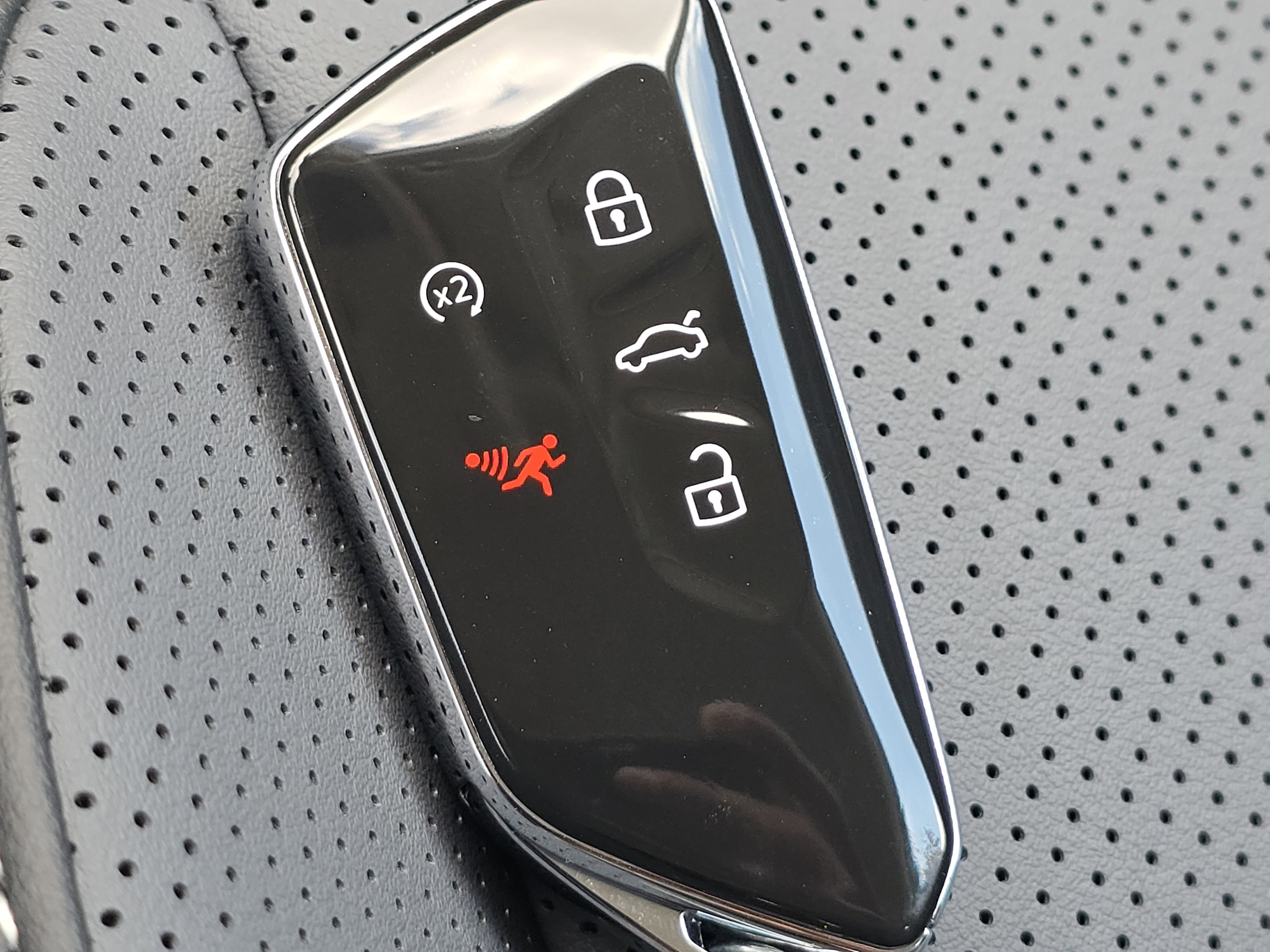 New 2025 Volkswagen Tiguan SE image 27