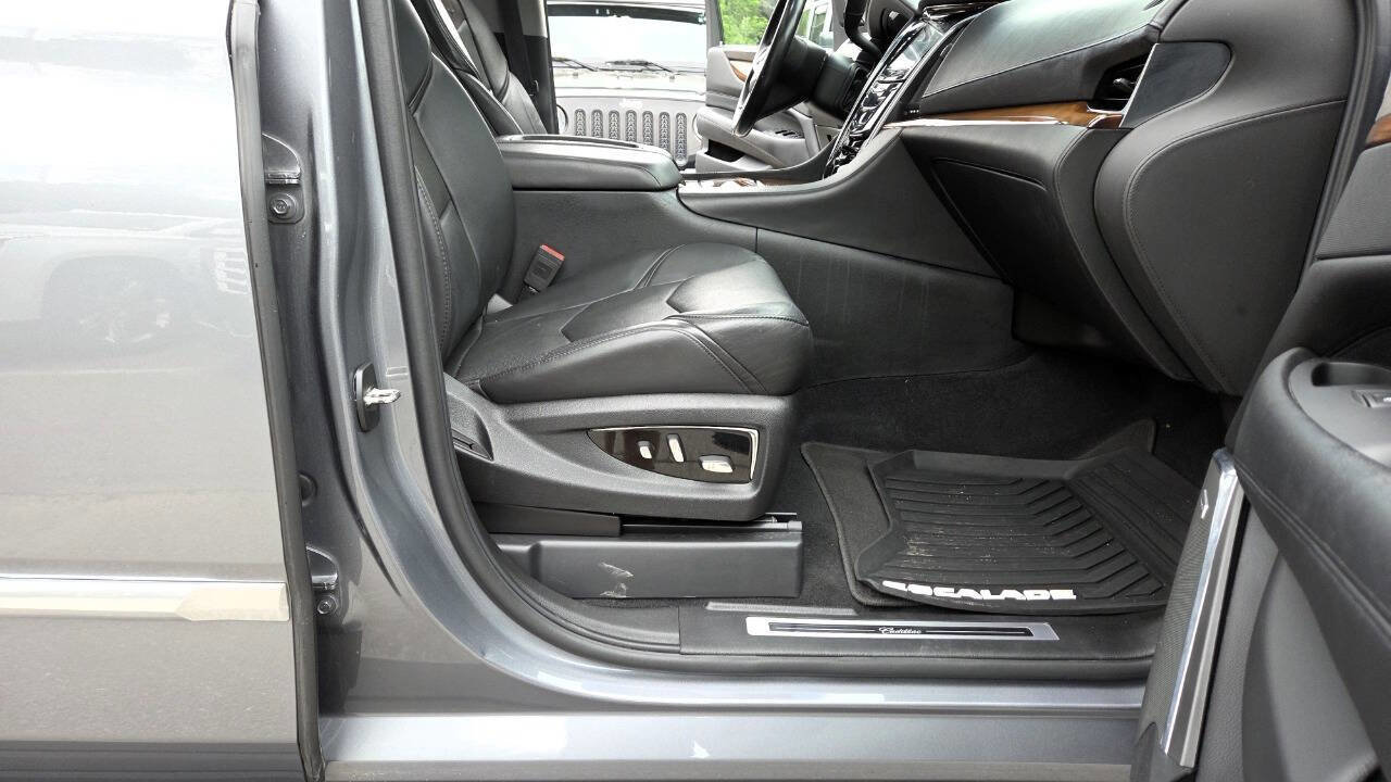 Used 2018 Cadillac Escalade ESV Premium Luxury AWD/4WD image 49