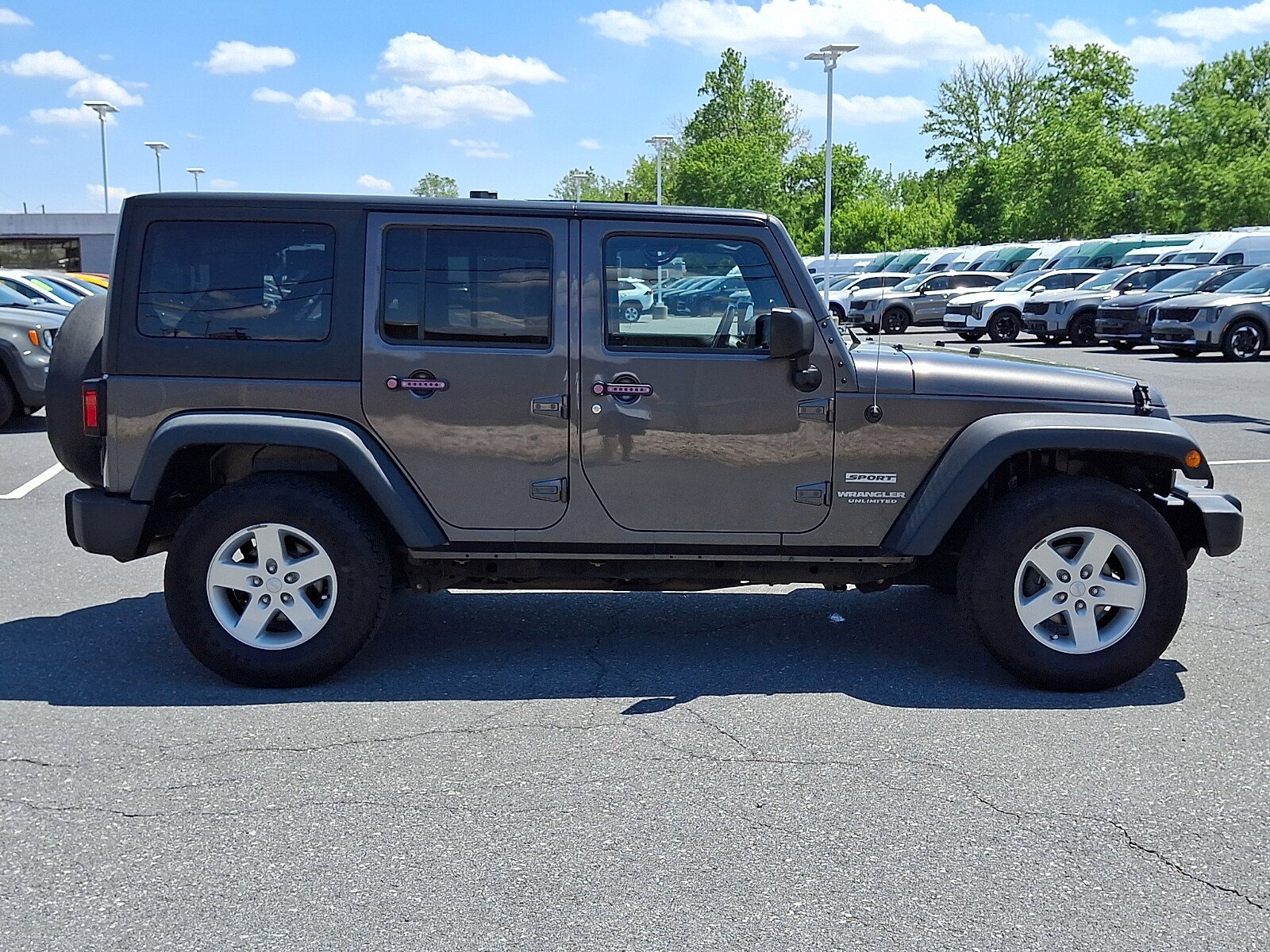 Used 2017 Jeep Wrangler Unlimited Sport w/ Quick Order Package 24S AWD/4WD image 5
