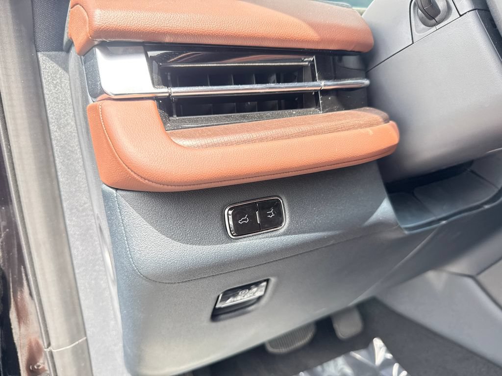 Used 2025 Lincoln Navigator Reserve AWD/4WD image 11