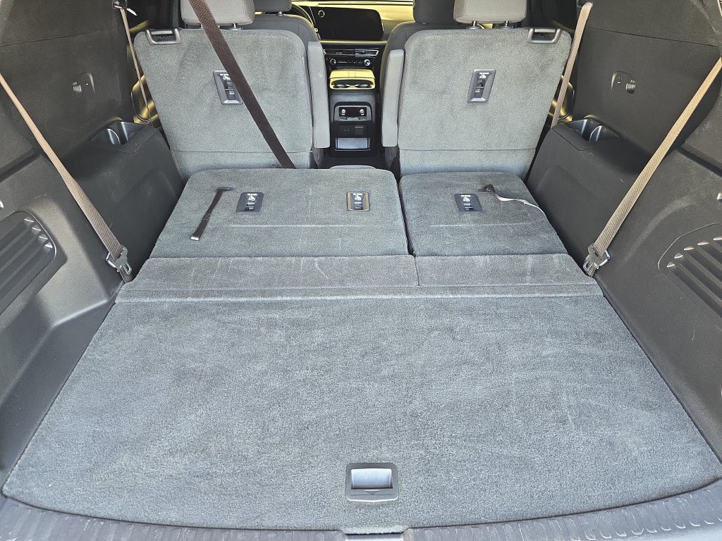 Used 2024 Chevrolet Traverse LT FWD image 13