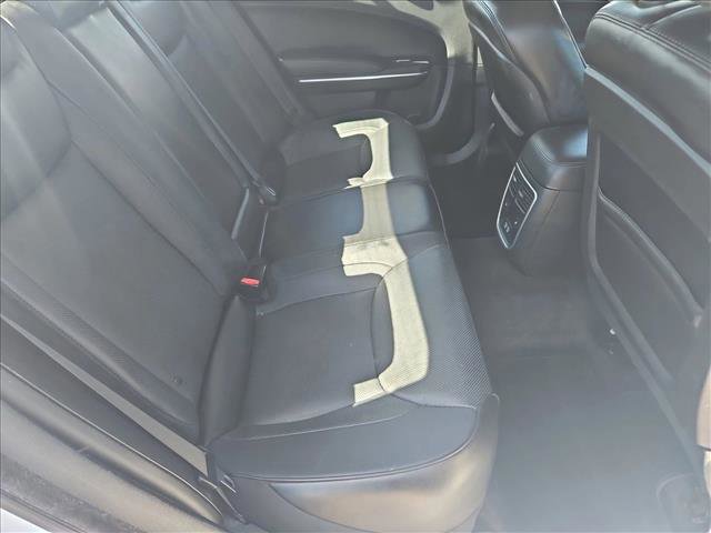 Used 2018 Chrysler 300 Limited image 18