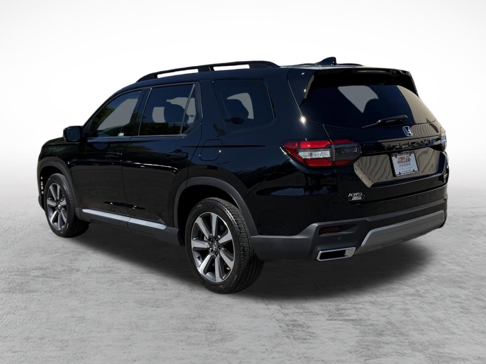 Used 2023 Honda Pilot Touring image 4