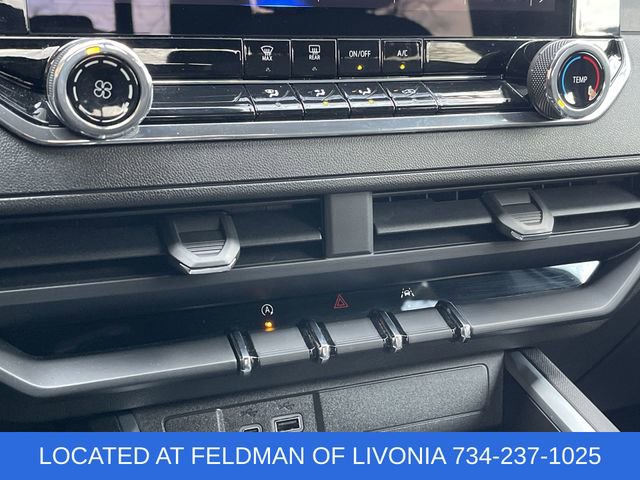 Certified 2023 Chevrolet Colorado Trail Boss w/ Advanced Trailering Package AWD/4WD image 17