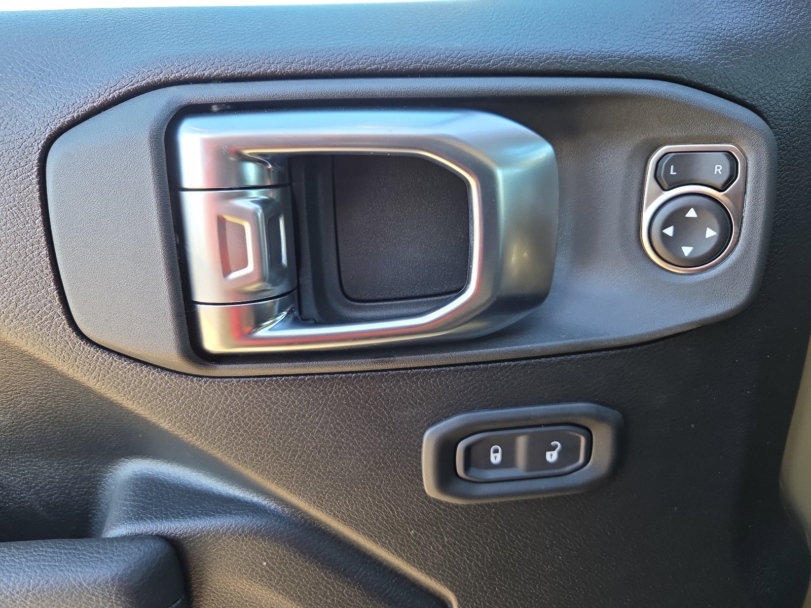 New 2026 Jeep Gladiator Mojave w/ Safety Group image 13