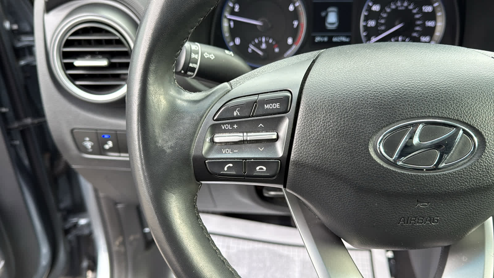 Used 2021 Hyundai Kona SEL w/ Winter Weather Package image 14