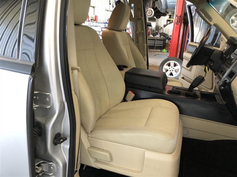 Used 2016 Ford Expedition XL AWD/4WD image 19