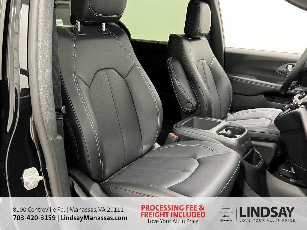 New 2026 Chrysler Voyager LX image 32