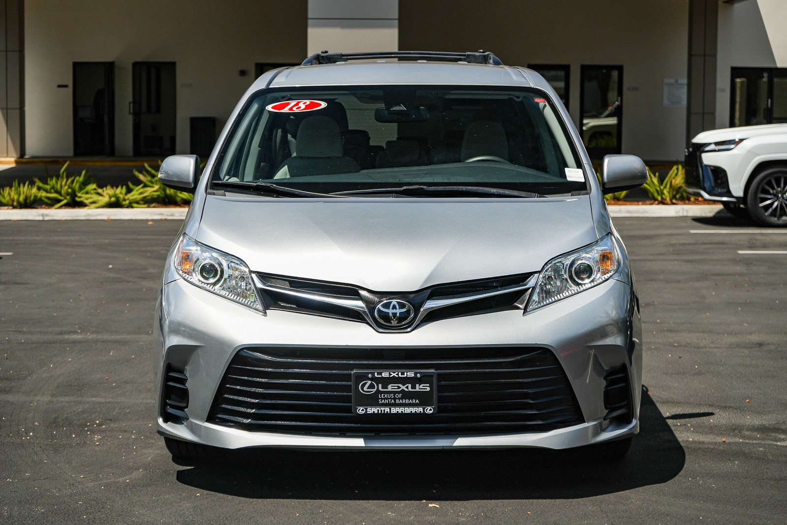 Used 2018 Toyota Sienna LE FWD image 2
