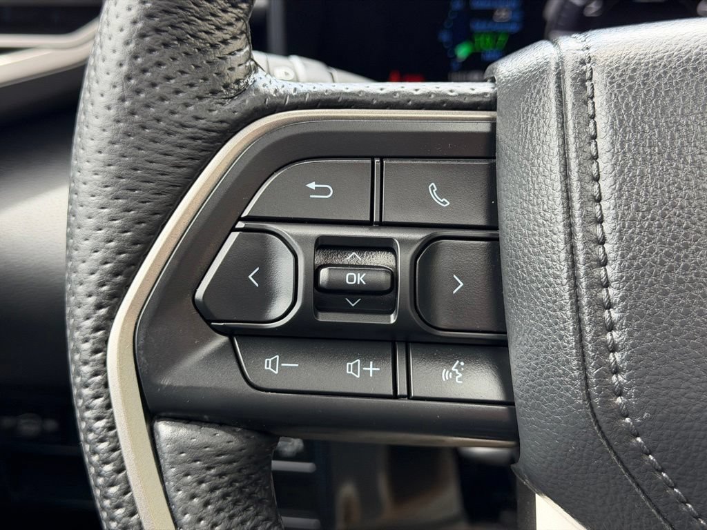 Used 2025 Toyota Sequoia Limited AWD/4WD image 18