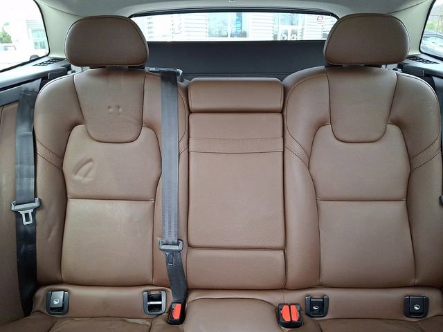 Used 2018 Volvo XC60 T6 Momentum w/ Advanced Package image 19