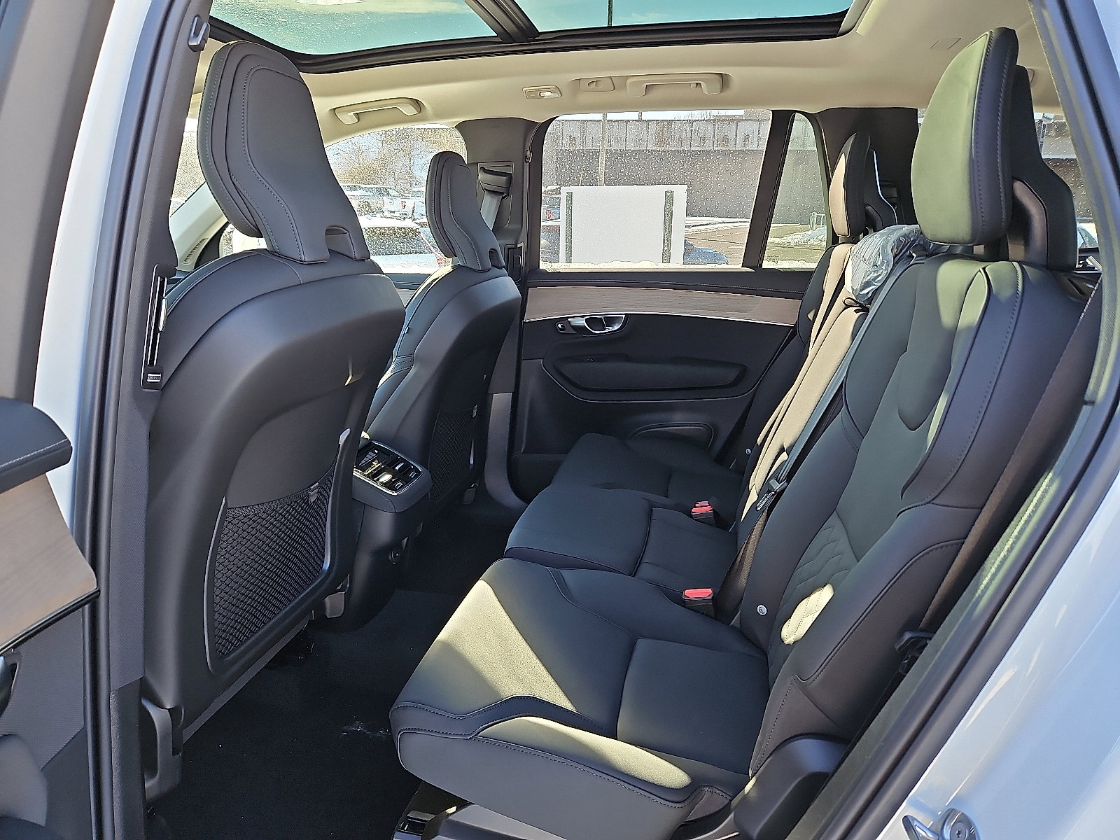 New 2026 Volvo XC90 B6 Plus w/ Protection Package image 8