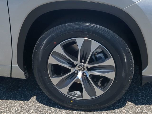 Used 2023 Toyota Highlander XLE image 11