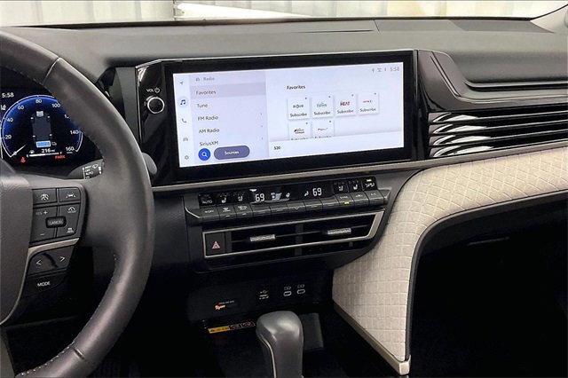 Used 2025 Toyota Camry XLE image 6