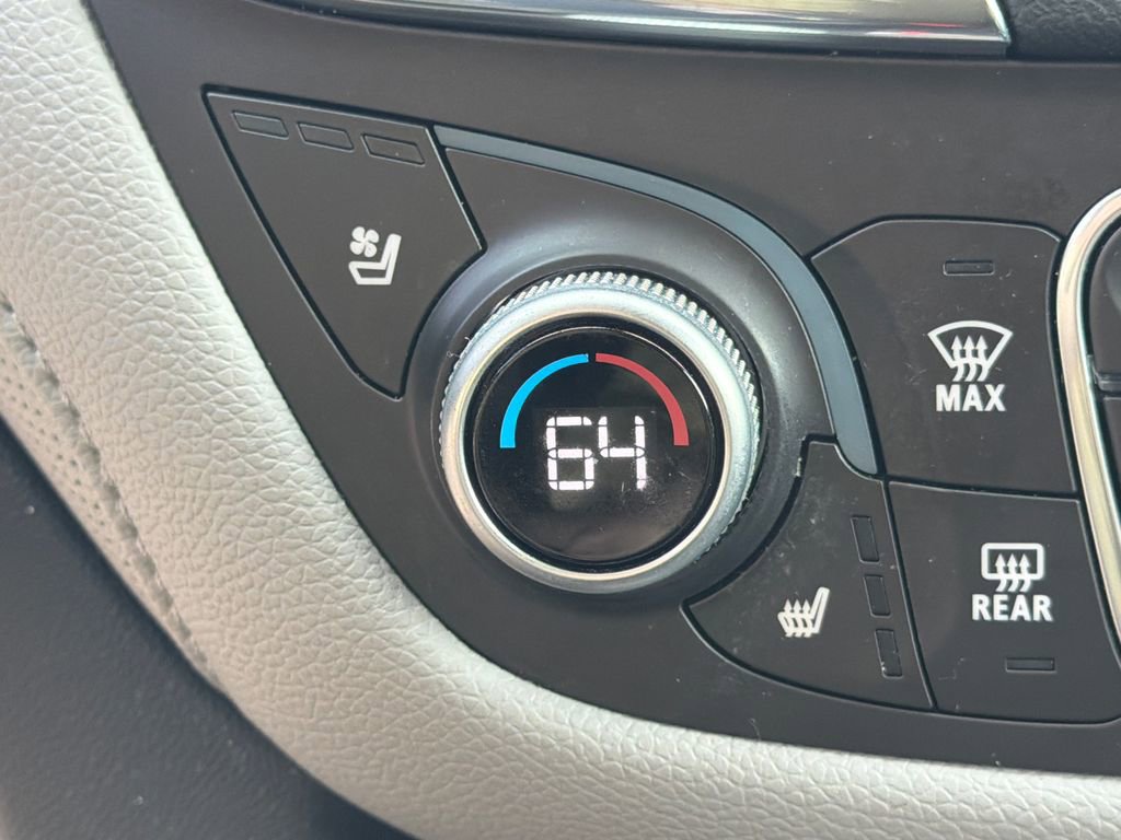 Used 2018 Chevrolet Equinox Premier image 32