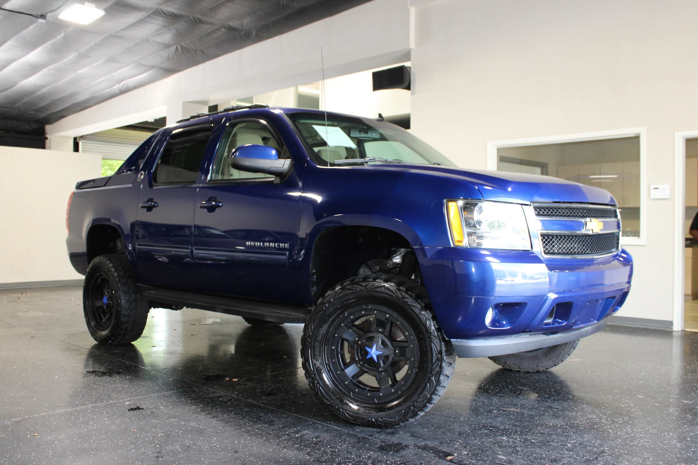 Used 2013 Chevrolet Avalanche LS RWD image 36