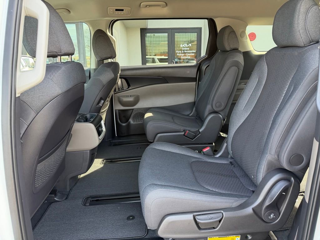 New 2026 Kia Carnival LX image 18