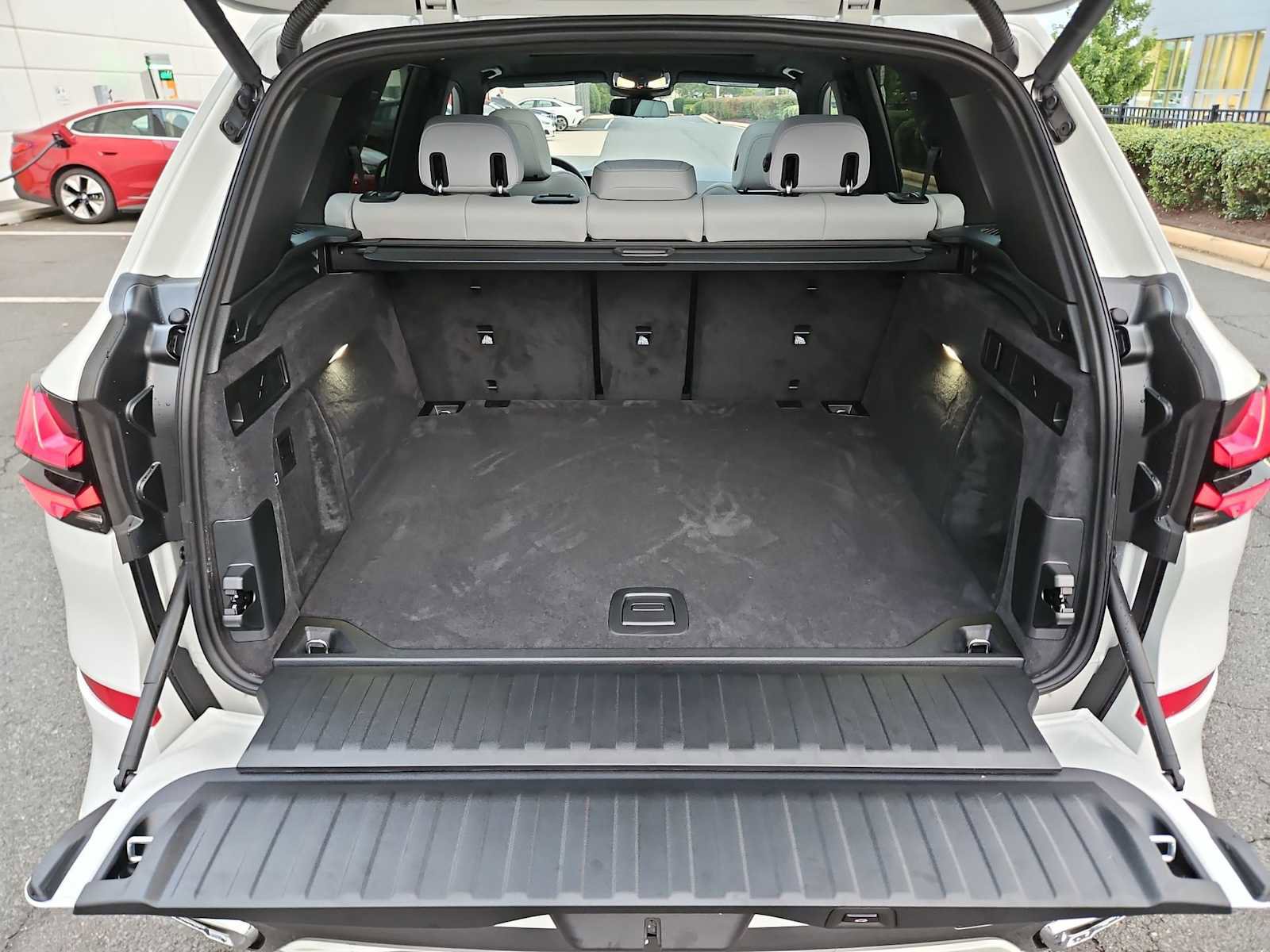 Used 2026 BMW X5 xDrive40i w/ M Sport Package image 37