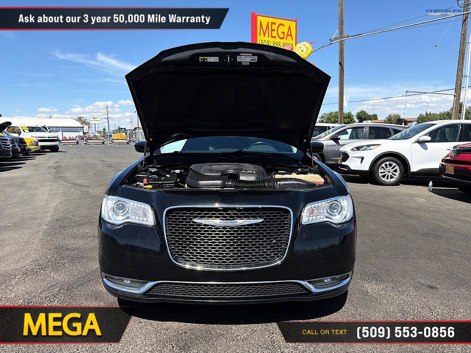 Used 2017 Chrysler 300 Limited w/ Value Package RWD image 14