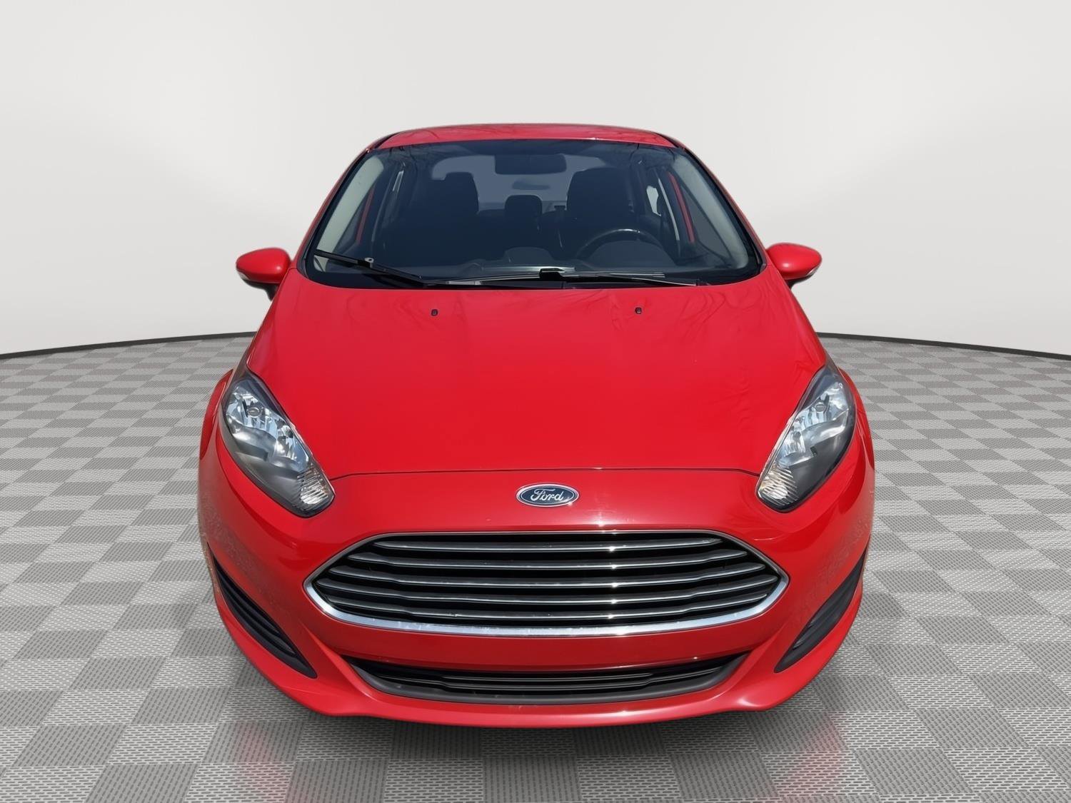 Used 2015 Ford Fiesta SE w/ Comfort Package image 2