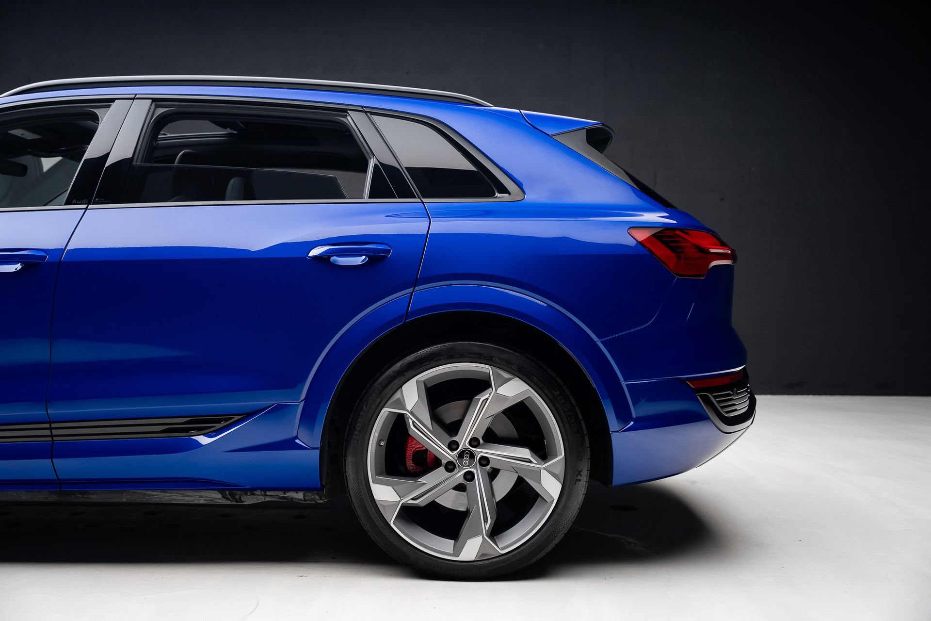 Used 2024 Audi SQ8 e-tron Premium Plus AWD/4WD image 21