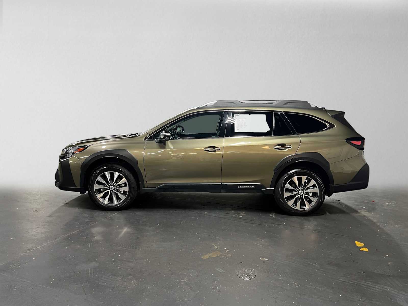 Used 2025 Subaru Outback Touring XT AWD/4WD image 6