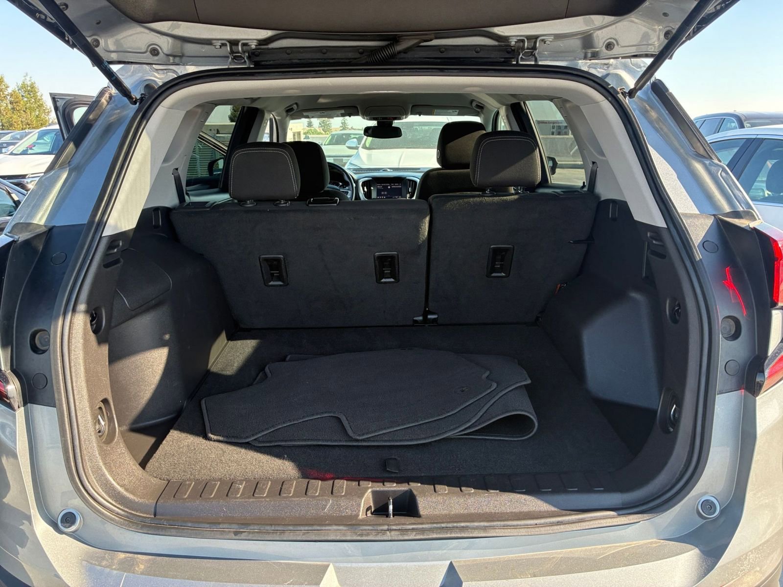 Used 2024 GMC Terrain SLE FWD image 30