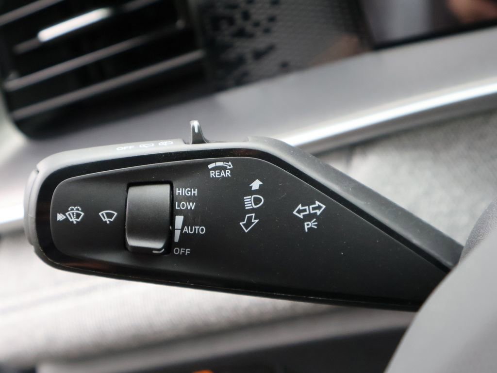 Used 2025 Volkswagen Tiguan S image 33