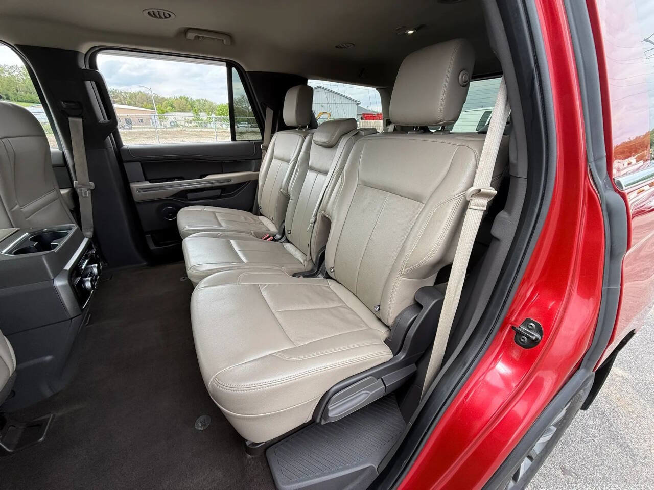 Used 2020 Ford Expedition XLT w/ Equipment Group 202A AWD/4WD image 21