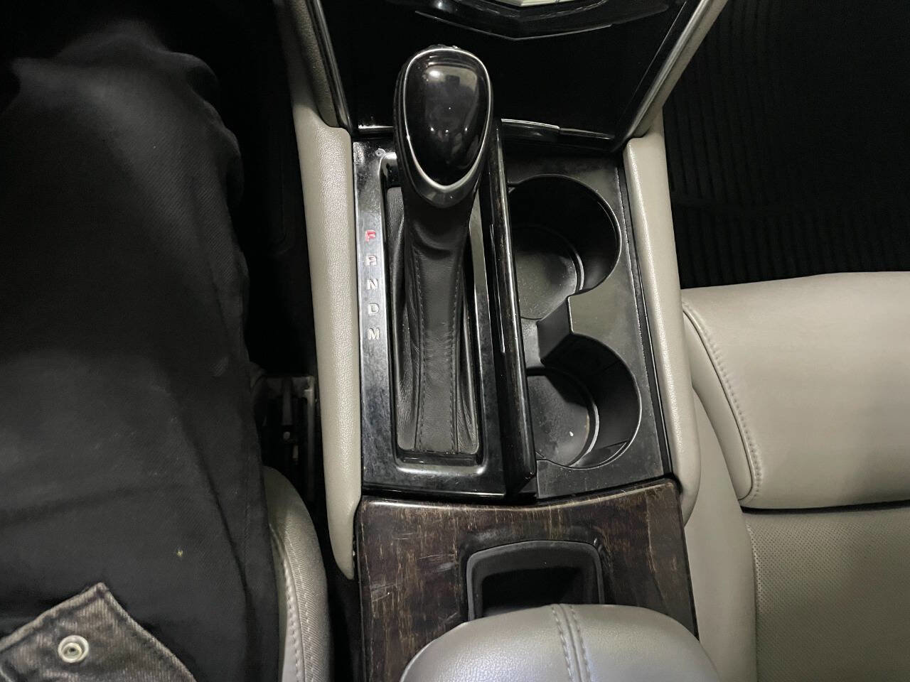 Used 2013 Cadillac XTS Luxury w/ Driver Awareness Package image 40