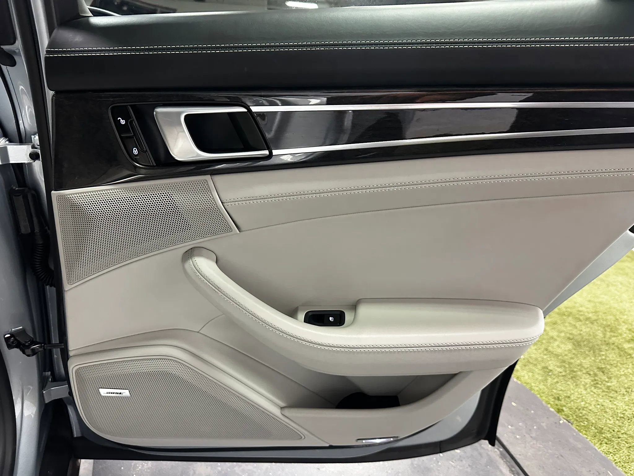 Used 2018 Porsche Panamera 4 w/ Premium Package Plus AWD/4WD image 22