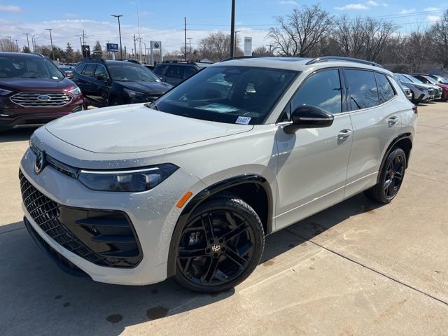 New 2026 Volkswagen Tiguan SE R-Line image 3