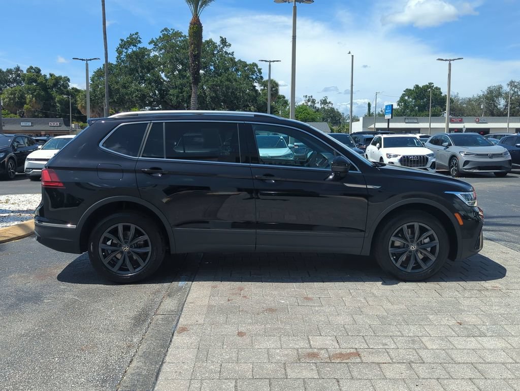 Used 2024 Volkswagen Tiguan SE FWD image 3
