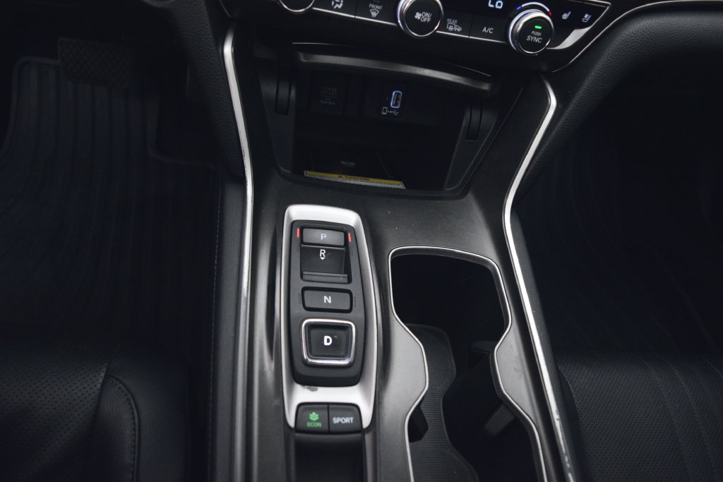 Used 2018 Honda Accord Touring image 25