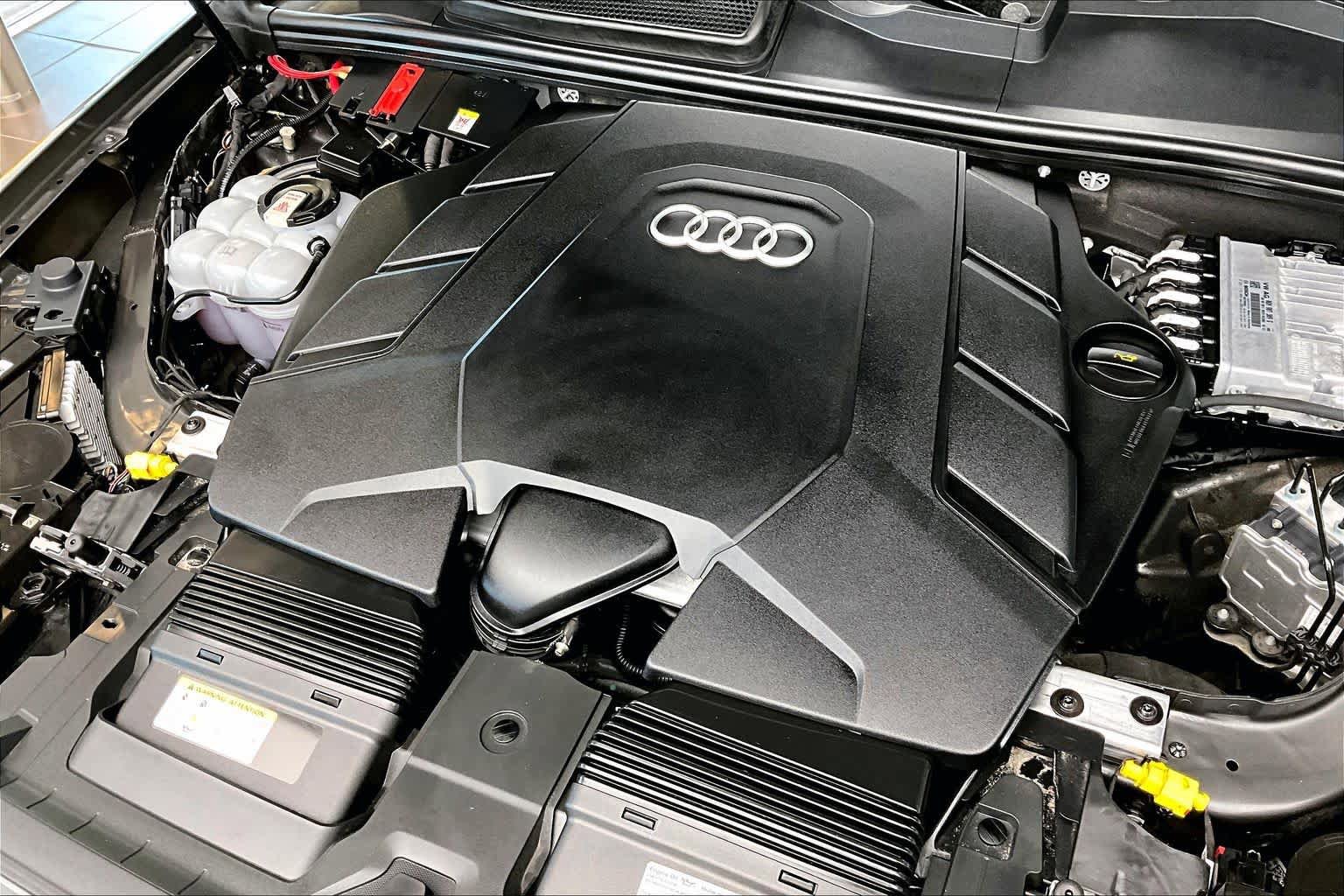 Used 2023 Audi Q7 3.0T Premium Plus w/ Premium Plus Package AWD/4WD image 31