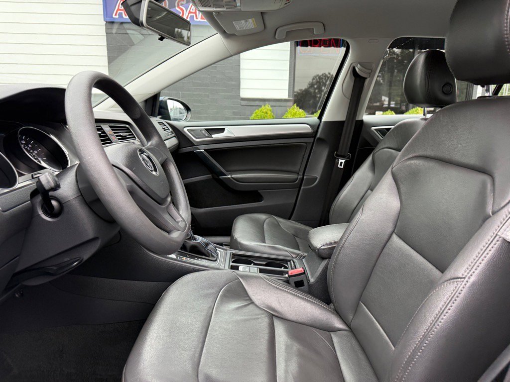 Used 2016 Volkswagen e-Golf SE image 15