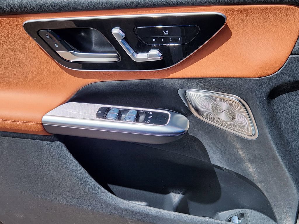 Used 2026 Mercedes-Benz GLC 350e 4MATIC image 18