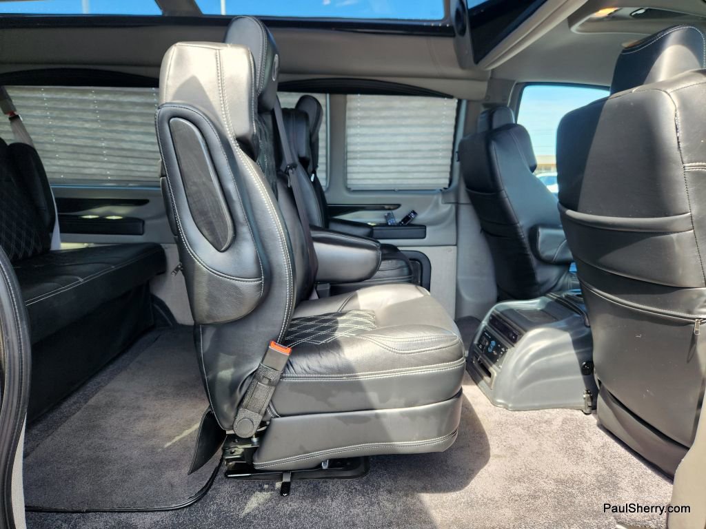 Used 2023 GMC Savana 2500 image 46