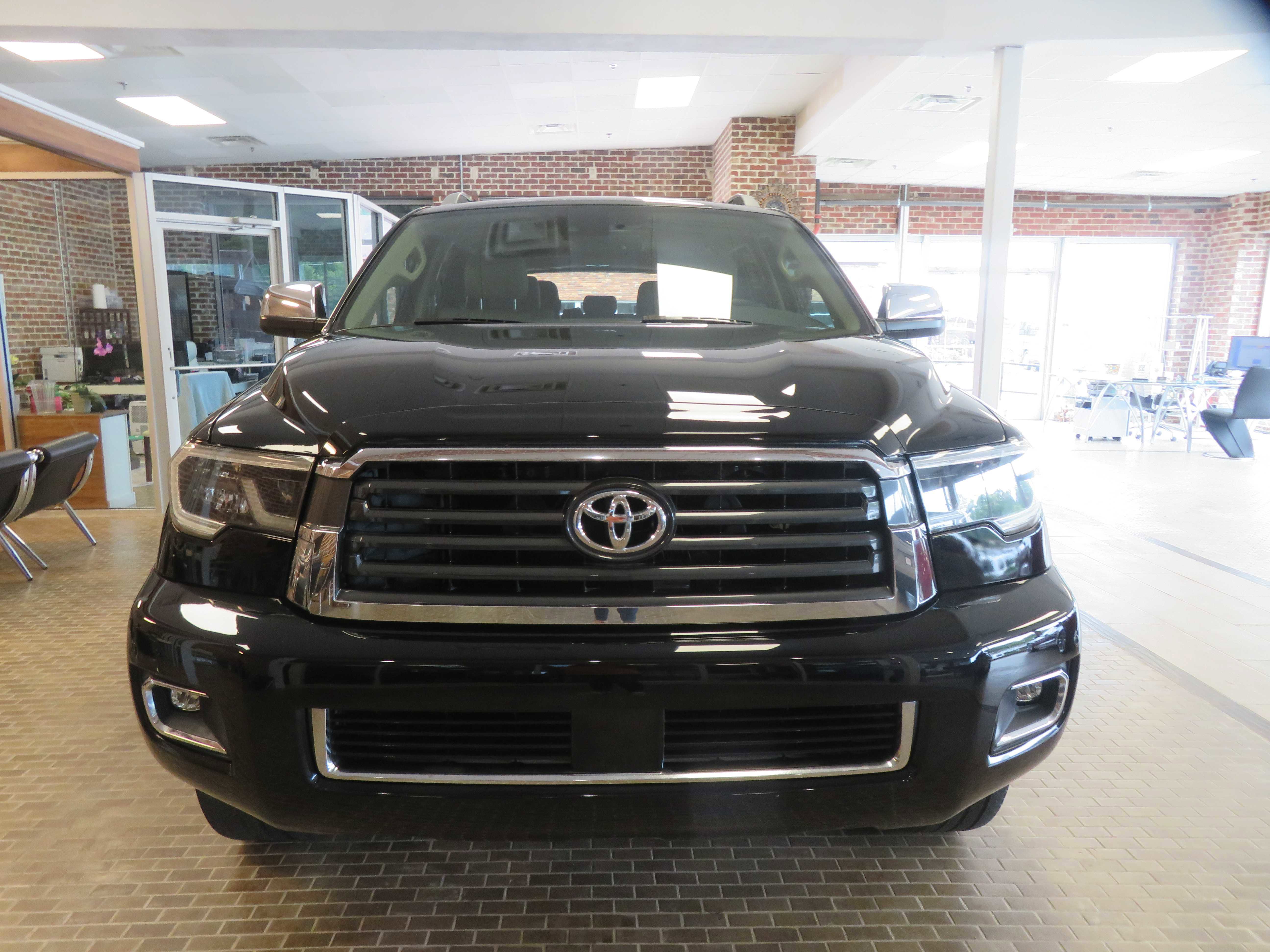 Used 2019 Toyota Sequoia Limited w/ Safety & Convenience Package RWD image 3