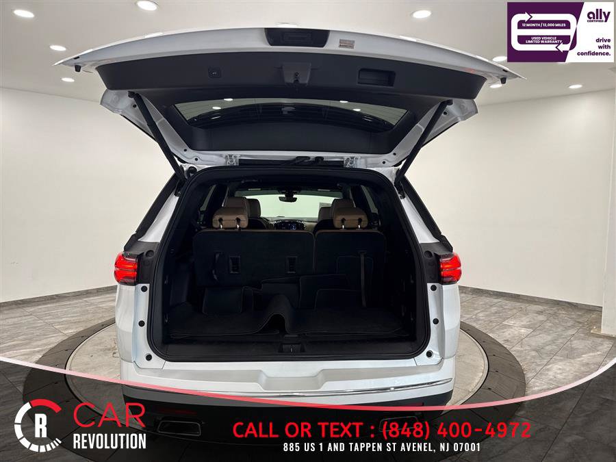 Used 2023 Chevrolet Traverse Premier FWD image 43