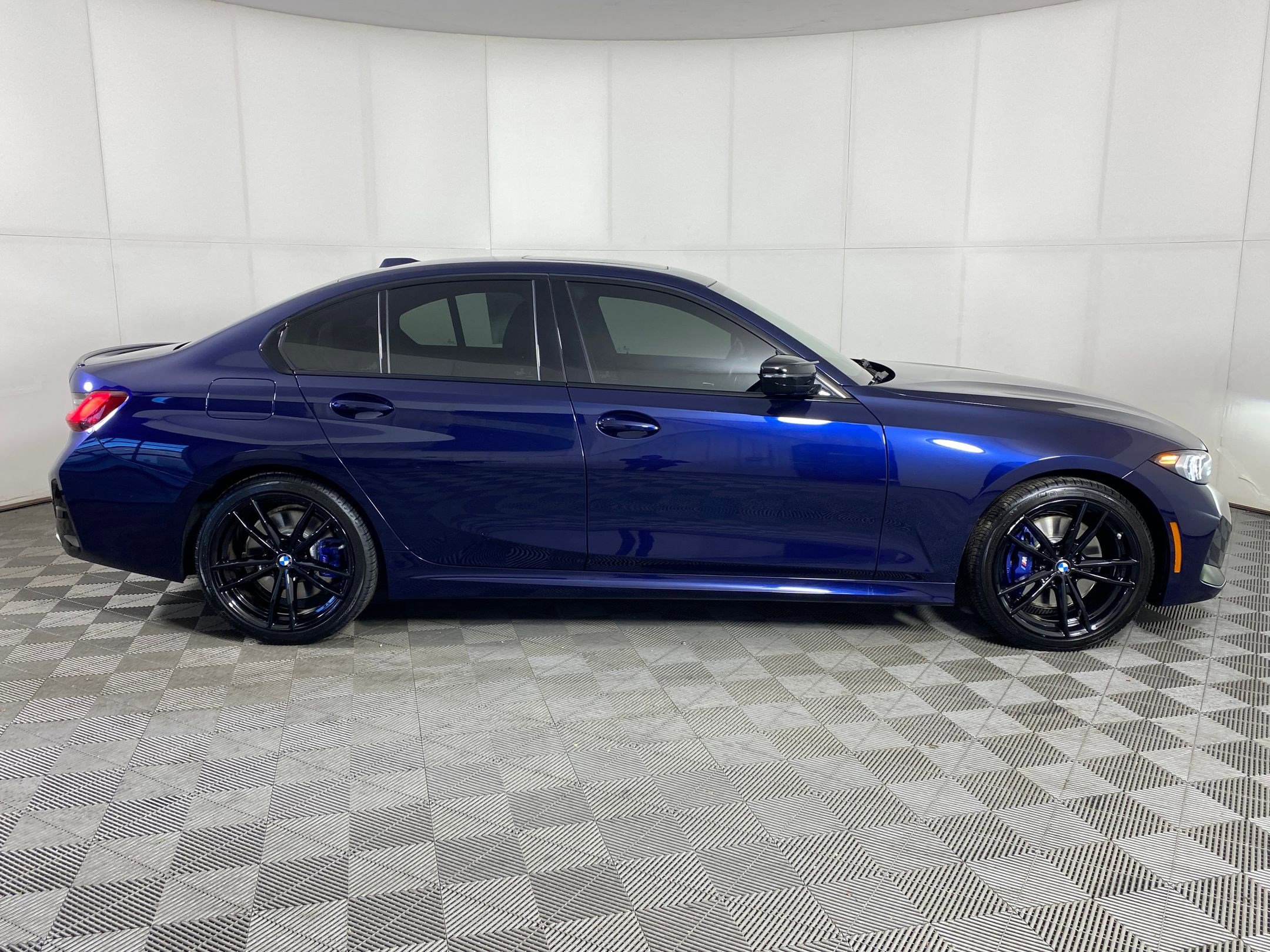 Used 2024 BMW M340i xDrive w/ Driving Assistance Package image 8