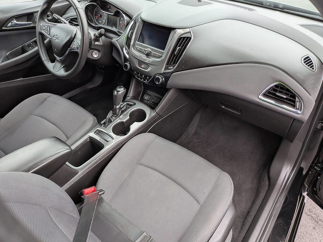 Used 2019 Chevrolet Cruze LT w/ RS Package FWD image 24