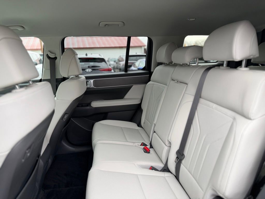 Used 2025 Hyundai Santa Fe SEL image 9