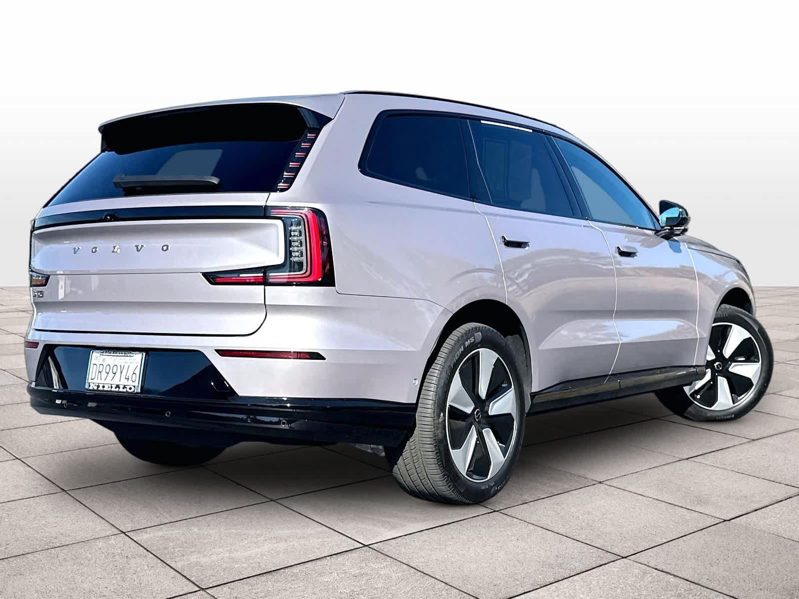 Used 2026 Volvo EX90 Plus RWD image 17
