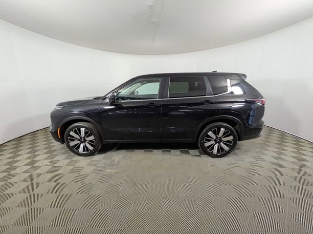 Used 2025 Mitsubishi Outlander SE AWD/4WD image 17