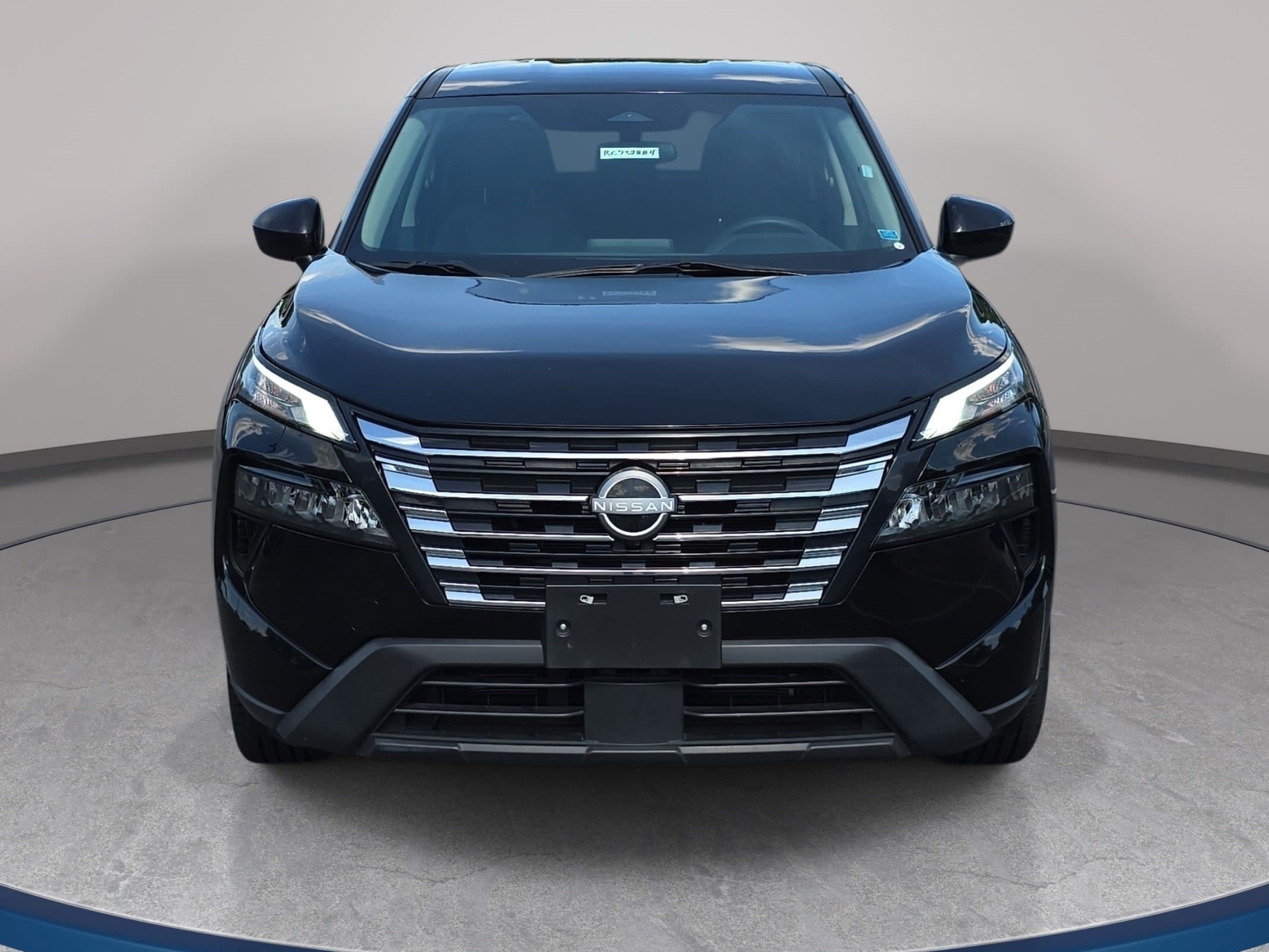 Used 2024 Nissan Rogue SV AWD/4WD image 2