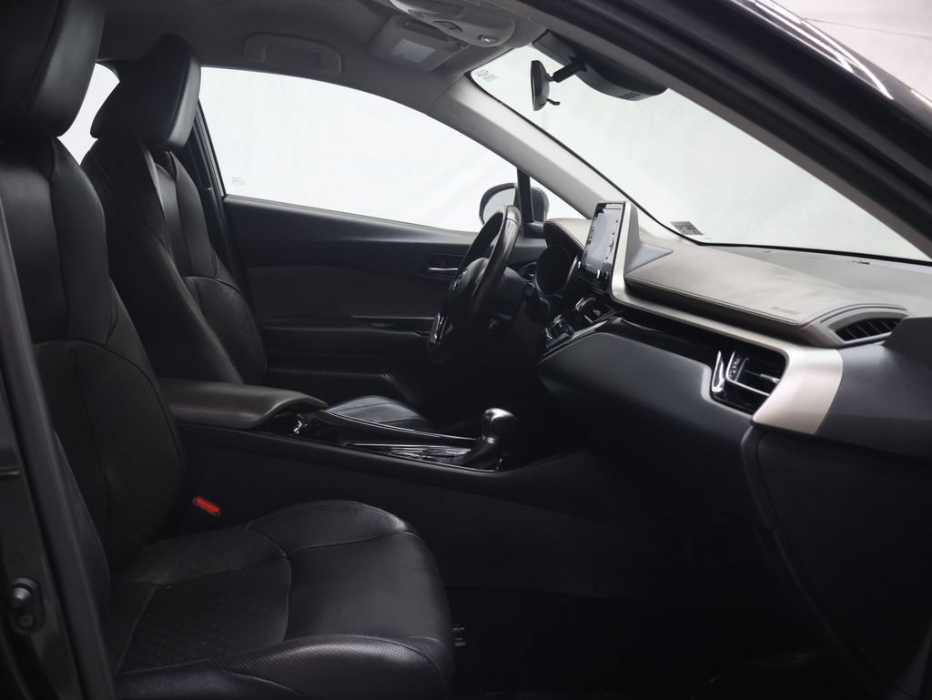 Used 2022 Toyota C-HR Limited FWD image 9
