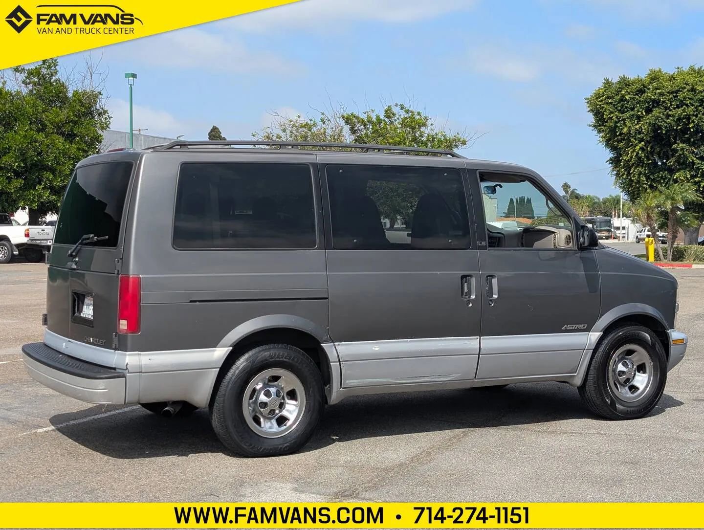Used 2000 Chevrolet Astro Passenger RWD image 2