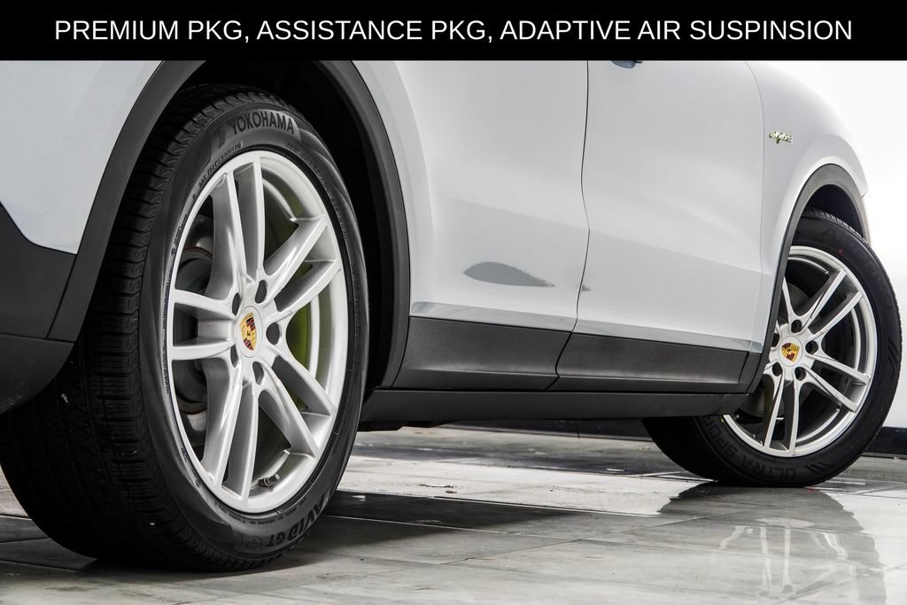 Used 2023 Porsche Cayenne w/ Premium Package AWD/4WD image 21