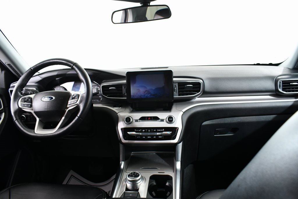 Used 2023 Ford Explorer XLT w/ Equipment Group 202A image 7